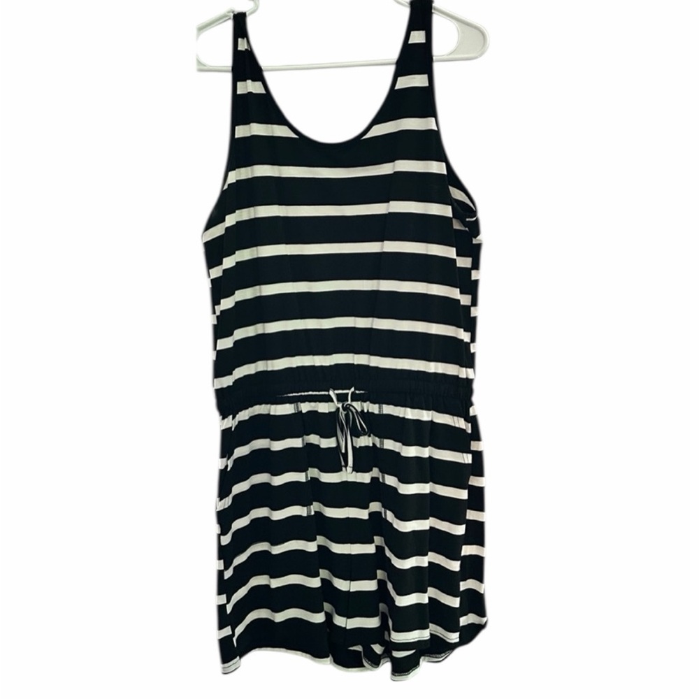 ReoRia Black and White Woman’s Romper W/Pockets - Size XL - PTP 19”